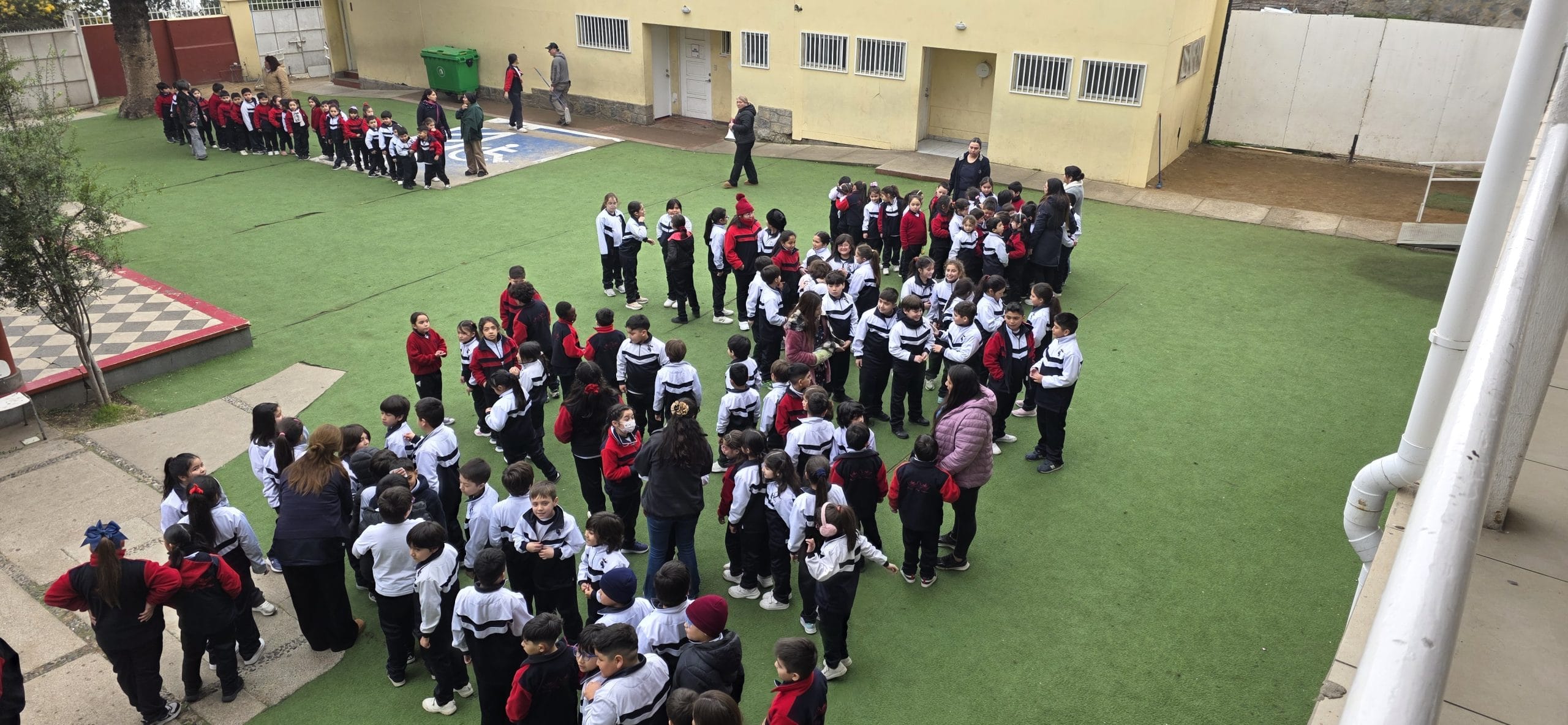 Comunidad Educativa participa en Simulacro de Evacuación
